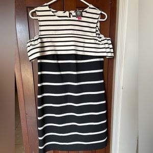 Vince Camuto size small cold shoulder black and white dress